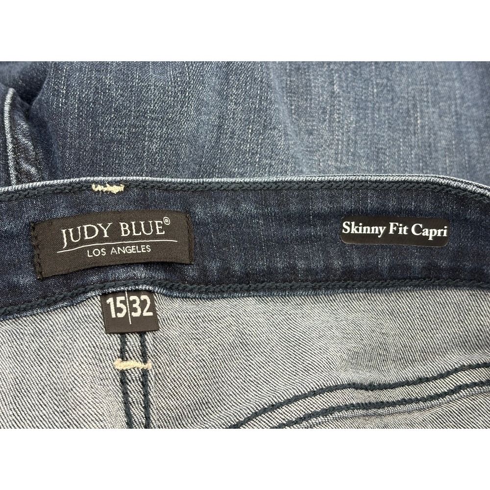 Judy Blue Los Angeles, Skinny Fit Capri, Dark Wash, Women's Size 15/32 - Picture 3 of 10